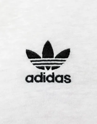 adidas-sneakers